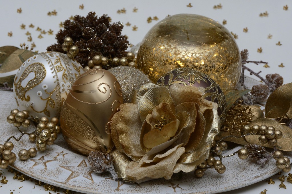 christmas-balls-1905133_1920